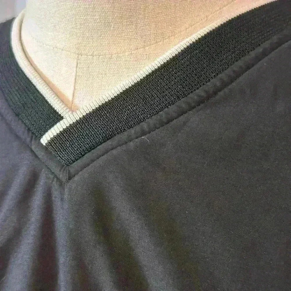 Badger Men’s Sz 2xL Black Pullover Lined. Cuffed. V-neck - Picture 2 of 6